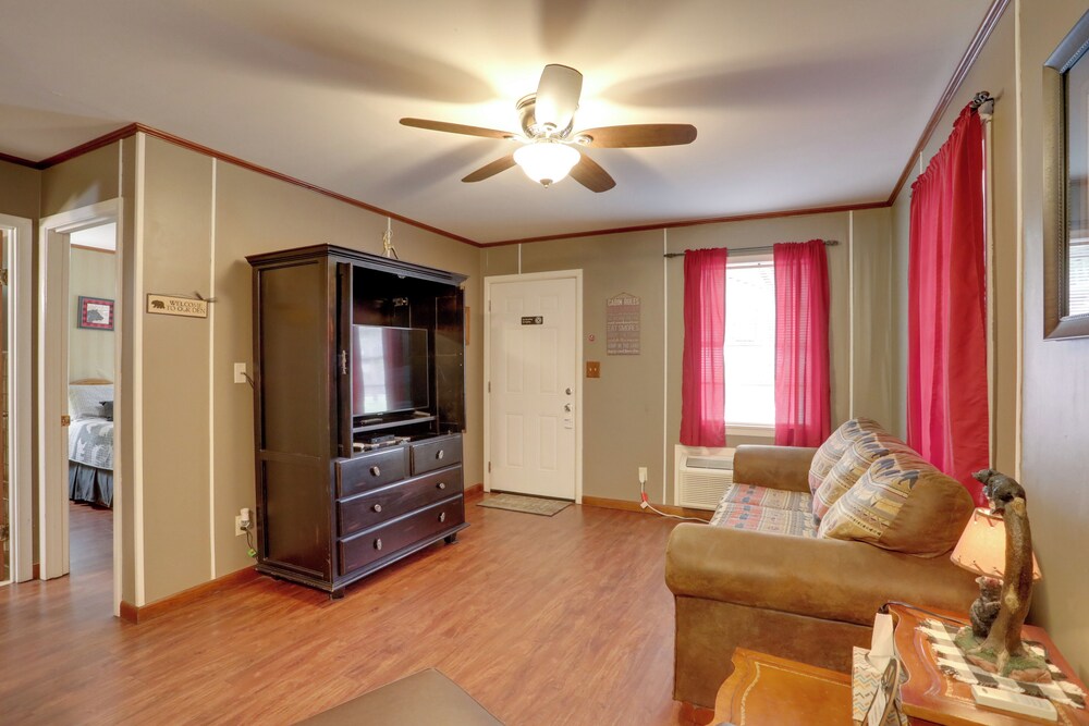Boat, Swim & Hike: Cottage Near Greers Ferry Lake!