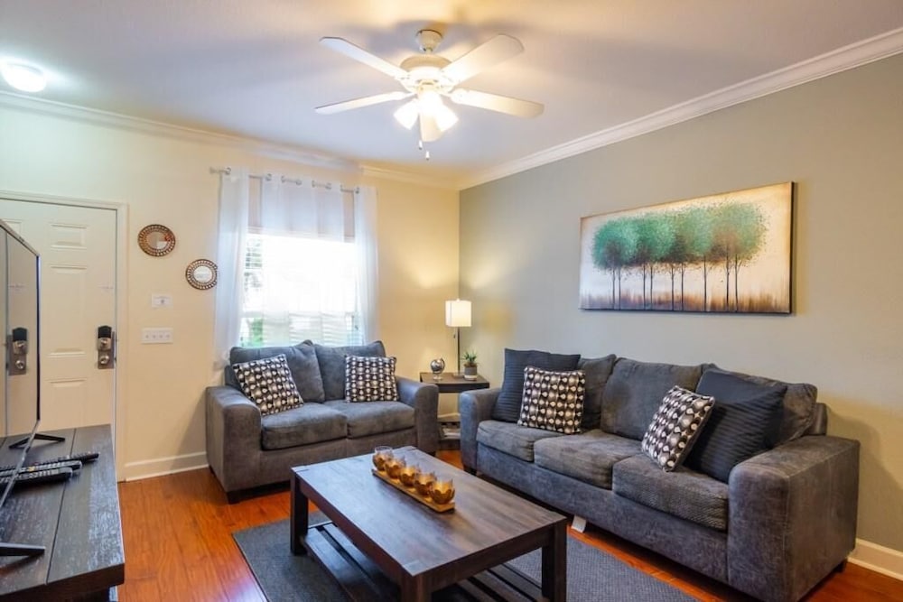 Lucaya 3 Bedroom 2 Bath Townhome With Zero Entry Resort Pool - Image 2