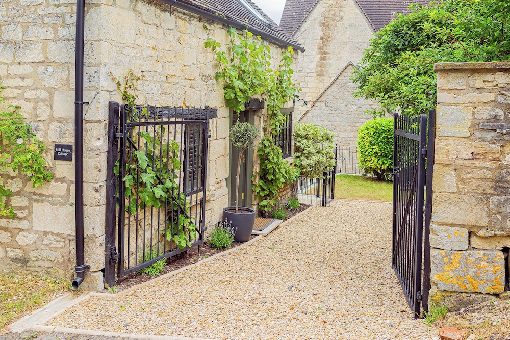 Mill House & Cottage - on Cotswold Way