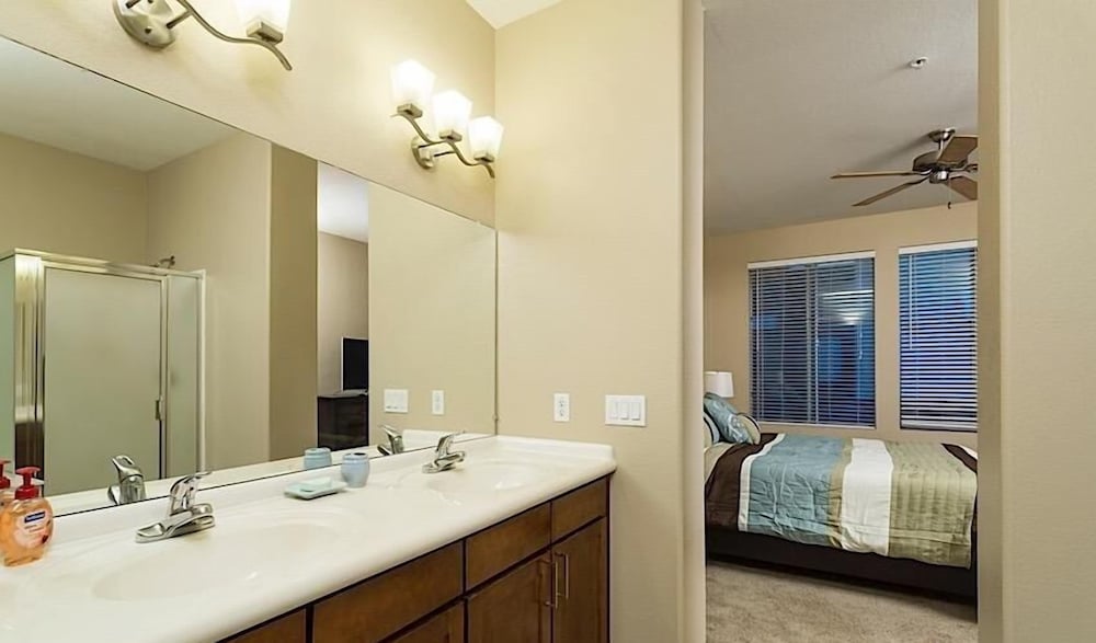 Glendale Getaway By Signature Vacation Rentals - Property Image 11