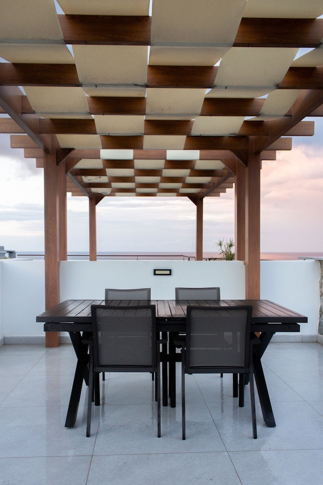 Modern and Luxurious Apartment in a Prime Resort
