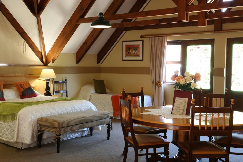 The Woodpecker Inn