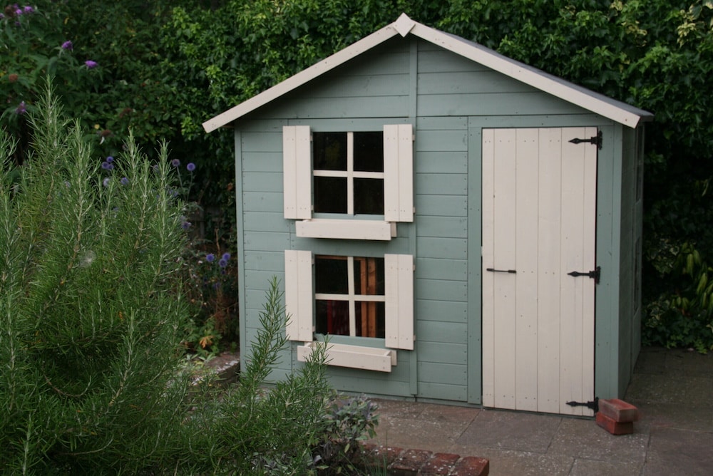 Holly Lodge