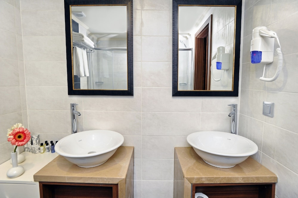 Delta Hotel Istanbul - Image 38