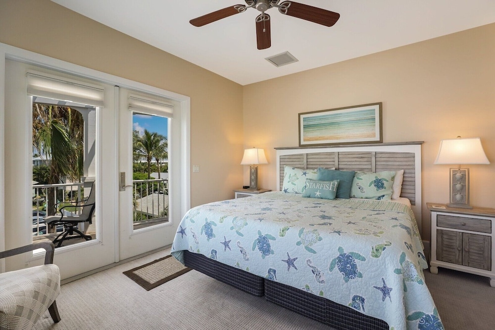 Blue Water Escape 3 Bedroom Villa by RedAwning