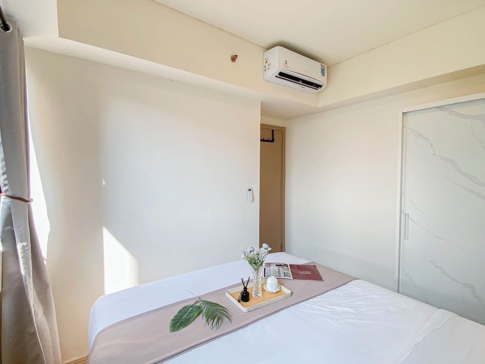 Warm And Cozy 2Br Meikarta Apartment