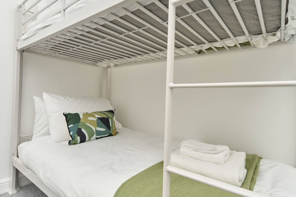 The Penthouse In Bonchurch view 3