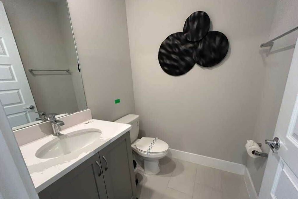 Modern 3Bd End Unit With Garage Water View 7904