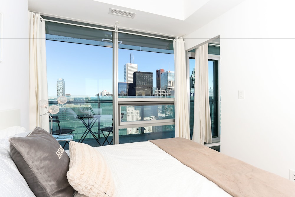 Platinum Suites - Incredible CN Tower View - Image 2