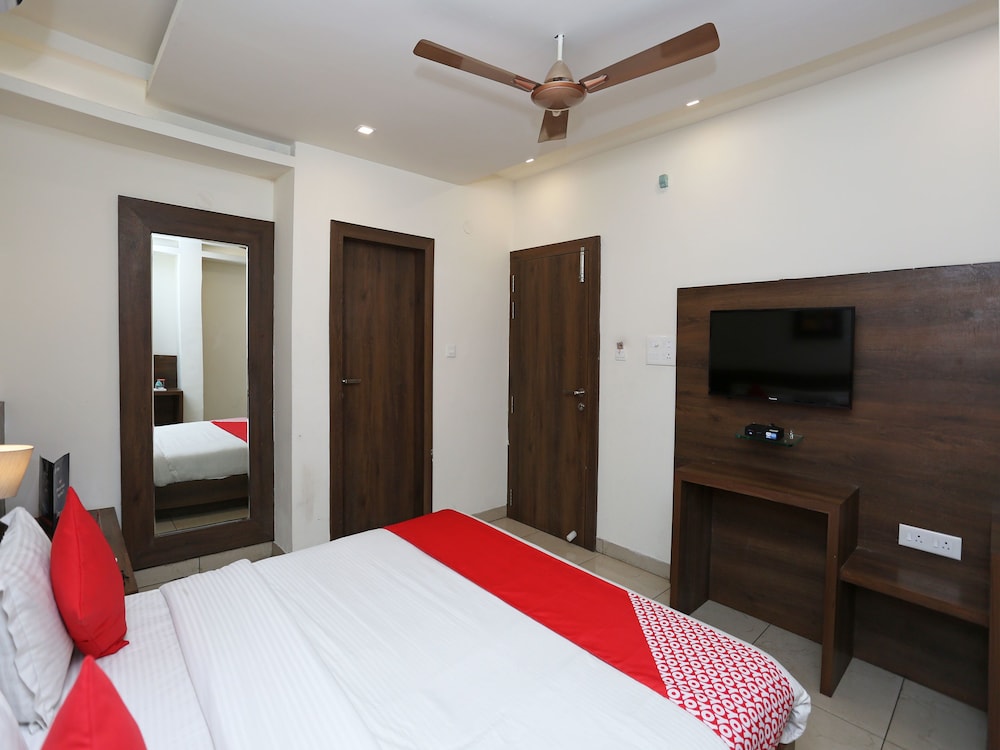 Capital O 5758 Hotel Square 36