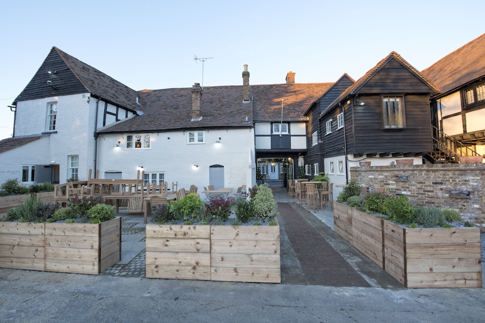 The Ostrich Inn