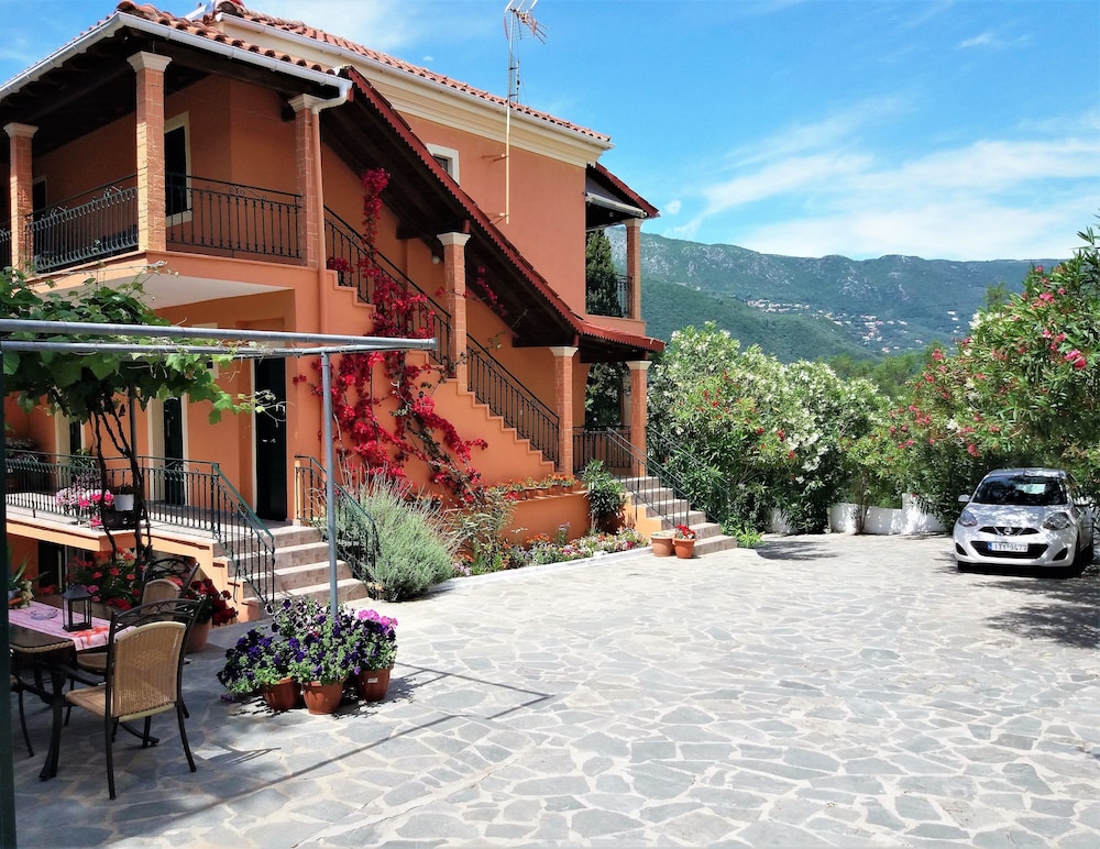 Ziogas Apartments
