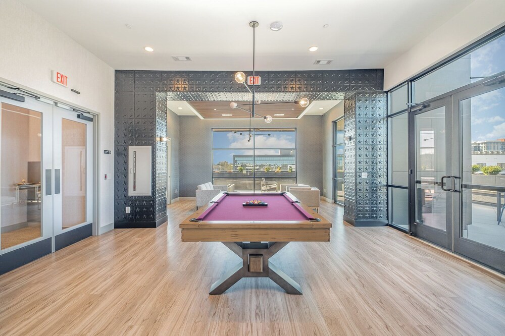 Treble Maker -rooftop Lounge - Pool - In Music Row