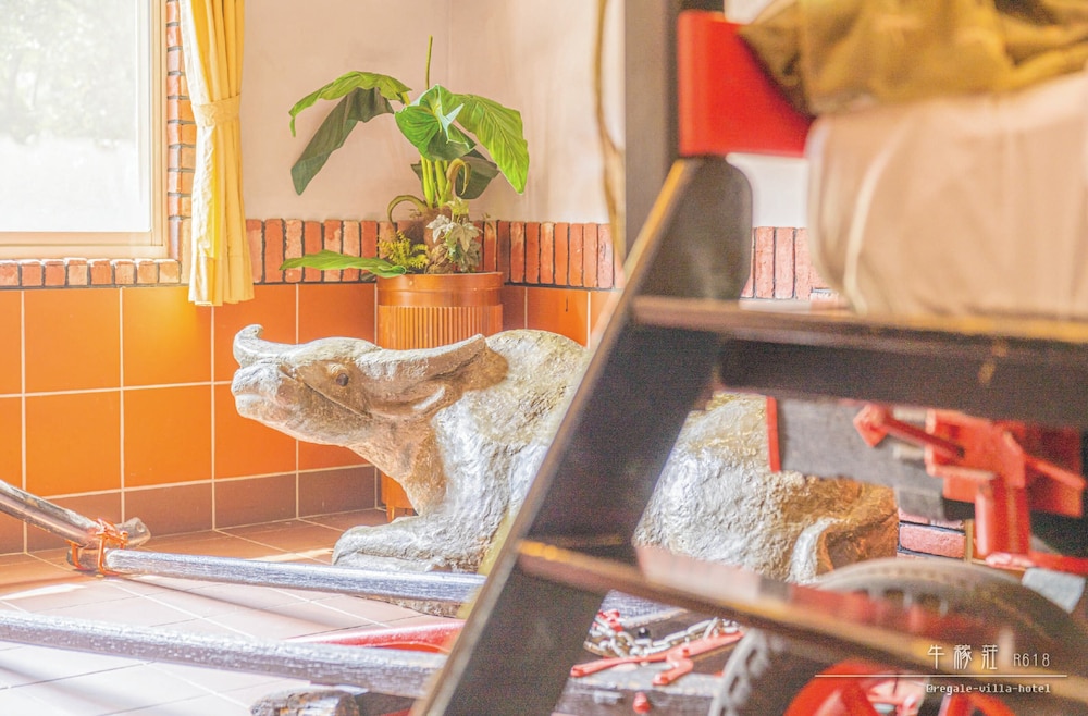 Regale Villa Hotel