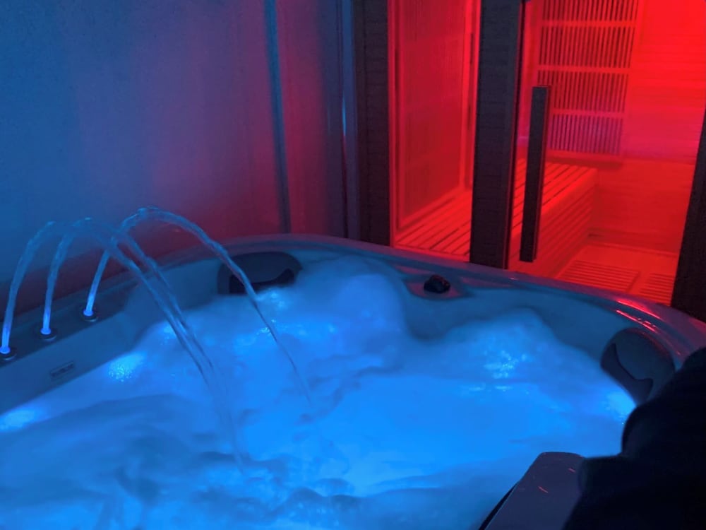 Family Holiday Home With Hot Tub & Sauna Sleeps 8