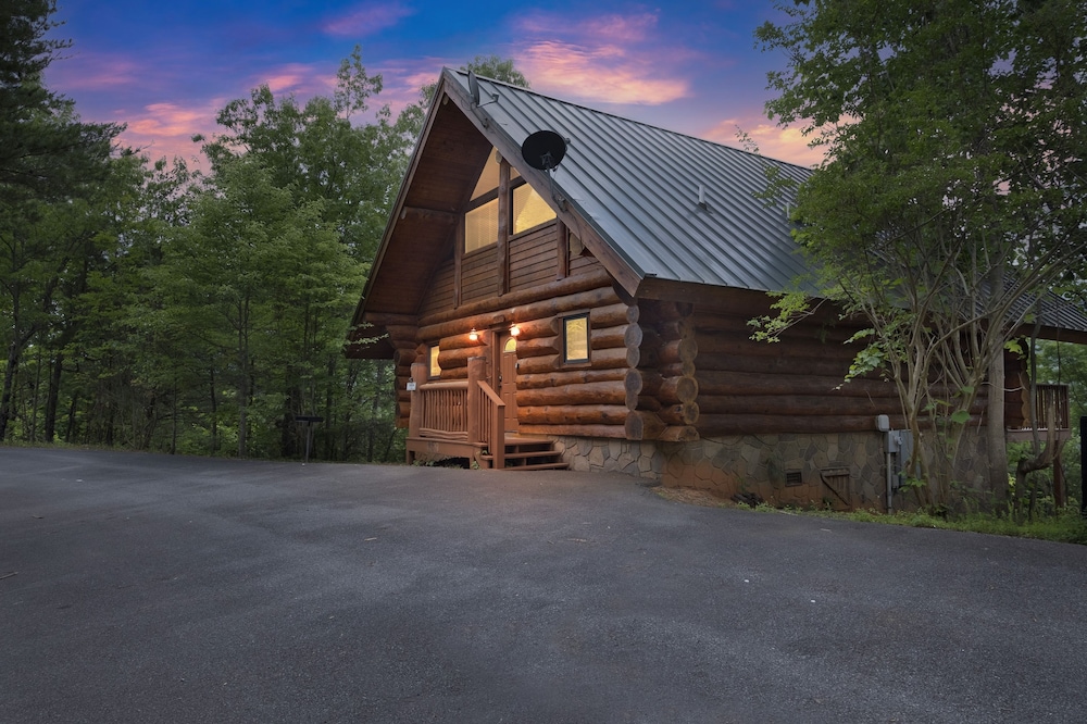 Stunning Views - Amazing Mountain Views 2 Bedroom Cabin by Heavenly Views Resort view 4