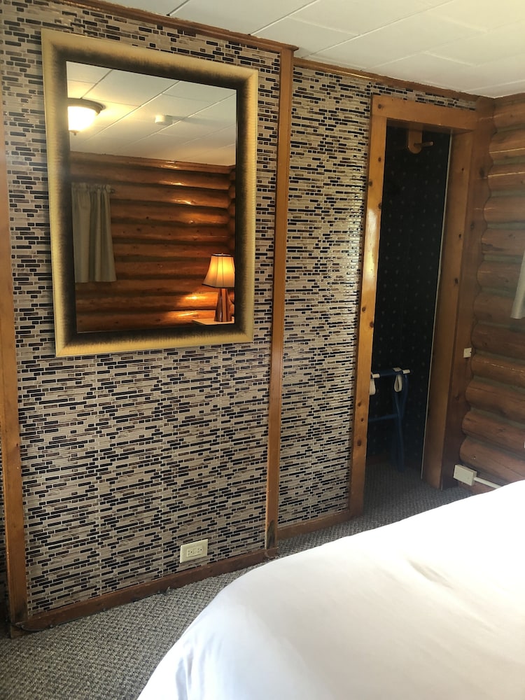 Sportsmans Lodge