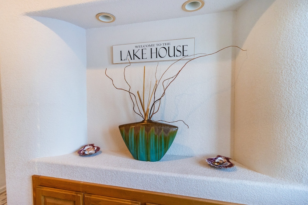 Waterfront Home - Private Dock Pickleball Bbq 4 Bedroom Home