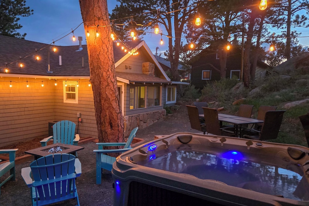 Steps to Estes Lake: Mtn-view Hideaway w/ Hot Tub!