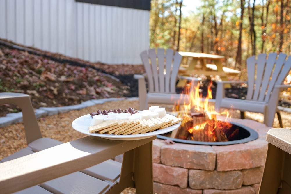 Moonrise Retreat With Spa Fire Pit 8 min to Town