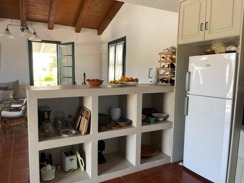 Charming two Bedroom Fisherman's House on Kea photo 3