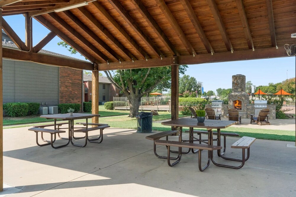Landing at Echo Trail Apartments - 1 Bedroom In..