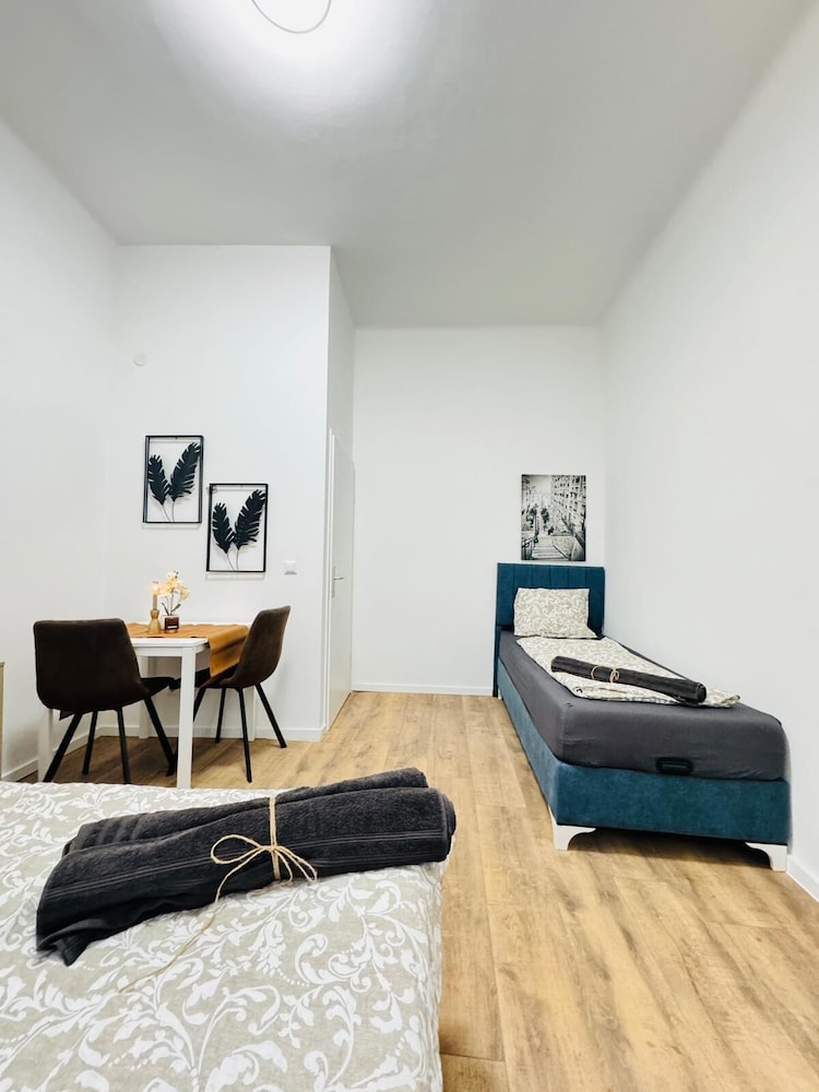 5BR Apt 10min to Matzleinsdorfer