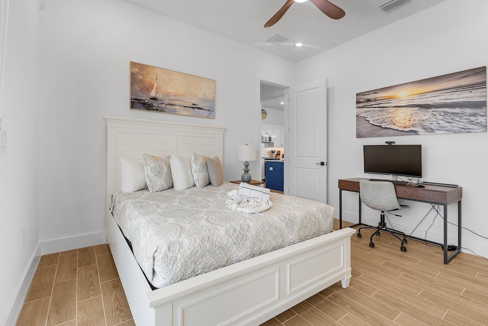 118 Fairweather Ln - Brand New 4 Bed+den/4.5 Bath Home W.hot Tub 4 Bedroom Home
