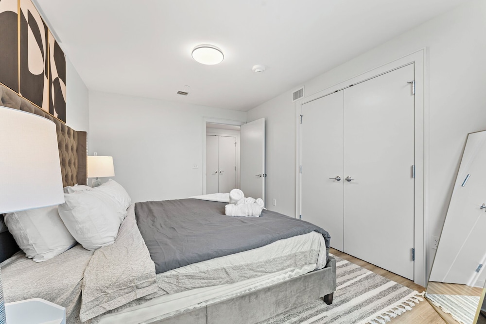 Furnished Apts near Harvard Stadium
