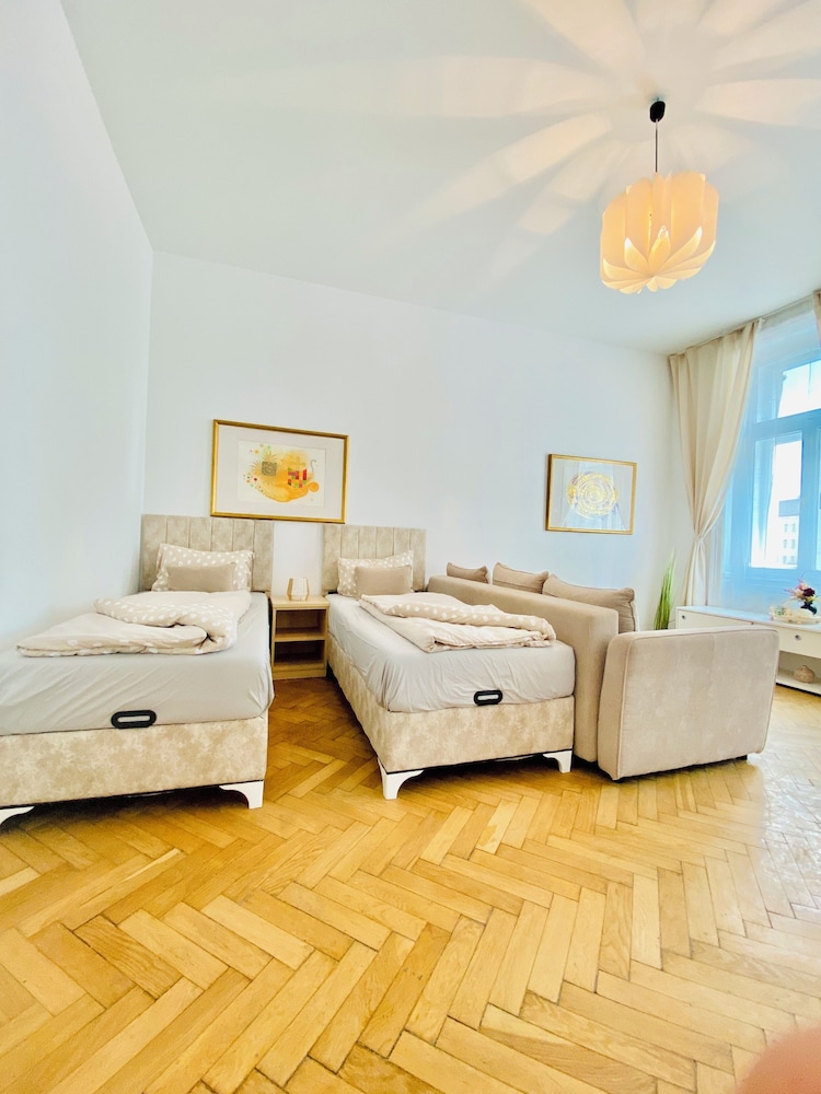 Affordable 2BR Apt For 6 Near Stadthalle