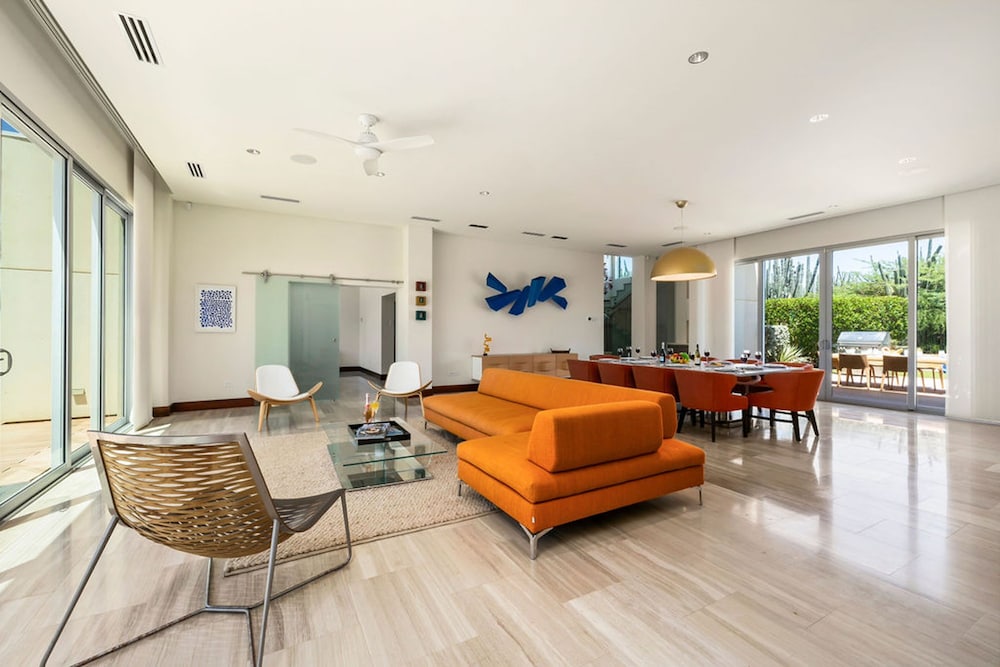 NEW Luxury 4BR Beachfront Villa w Infinity Pool