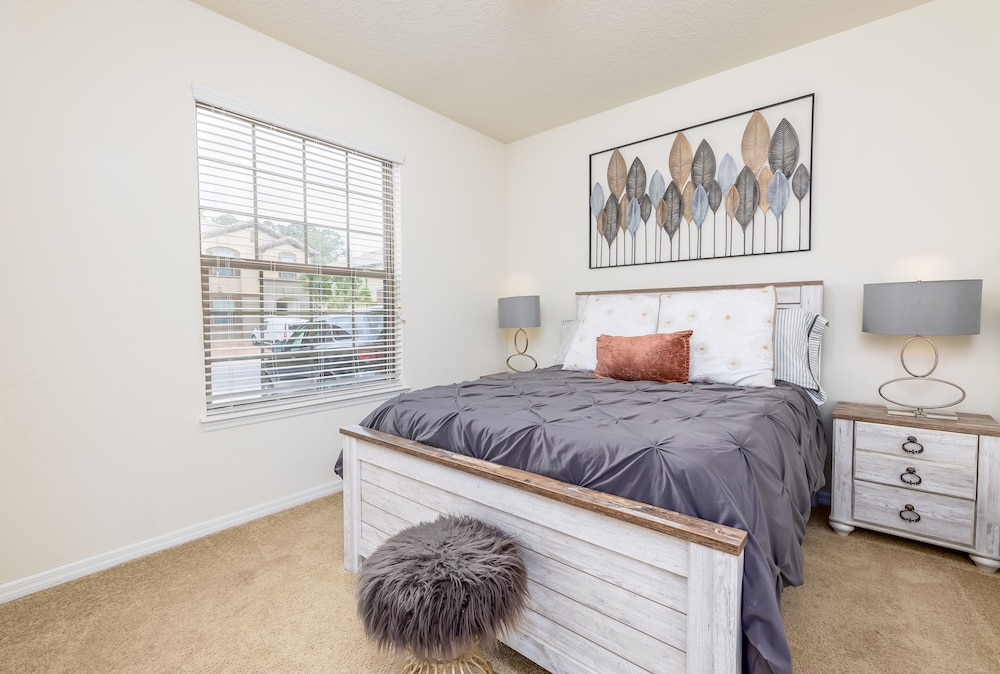 Amazing New TownHome with Pvt Pool and Access to Clubhouse Close to Disney by RedAwning - Image 3