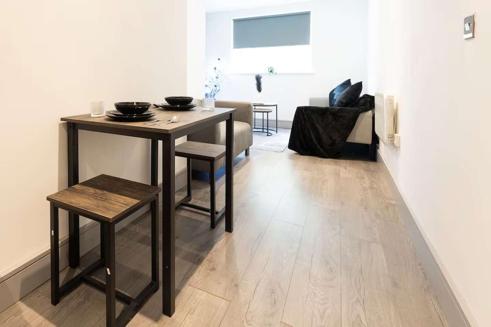 Cosy City Apartment - Your Home in Bradford!