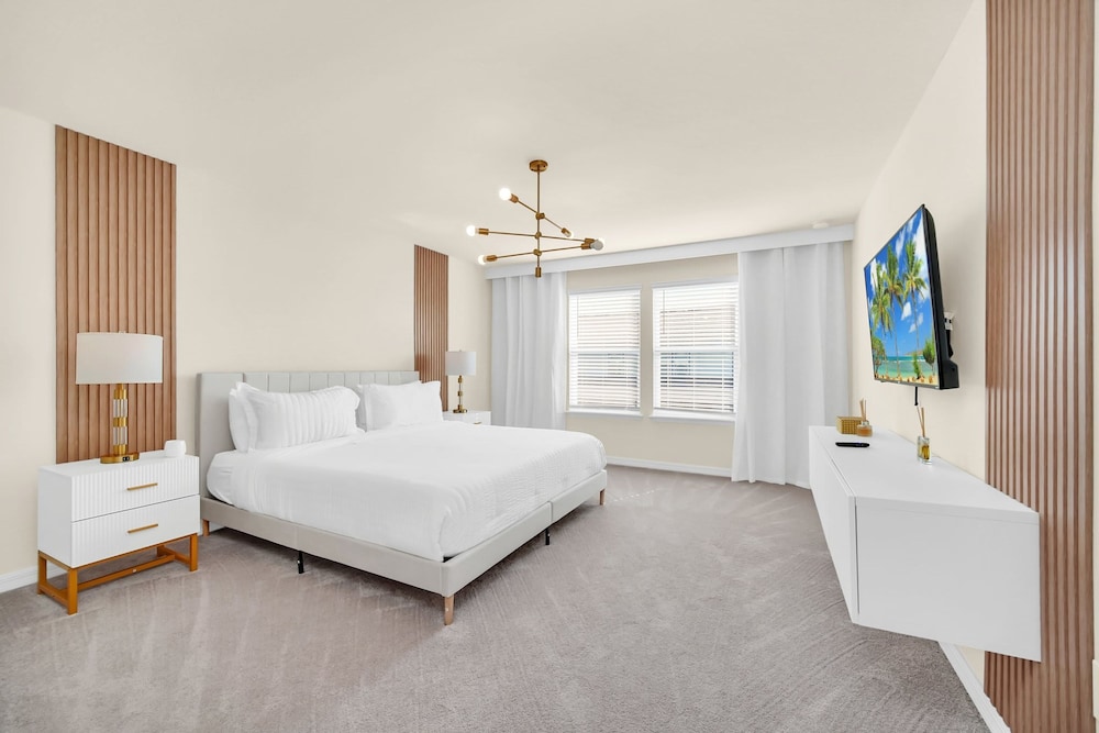 Stylish 5BR Home With Mickey Cars Rooms