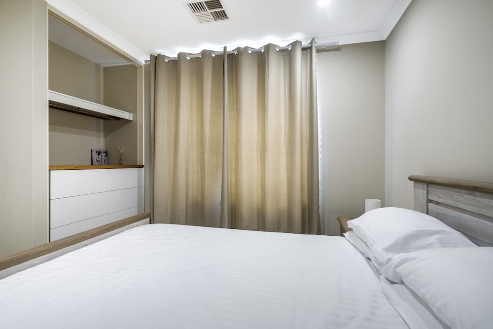 Spacious 4-bed House With Outdoor Area