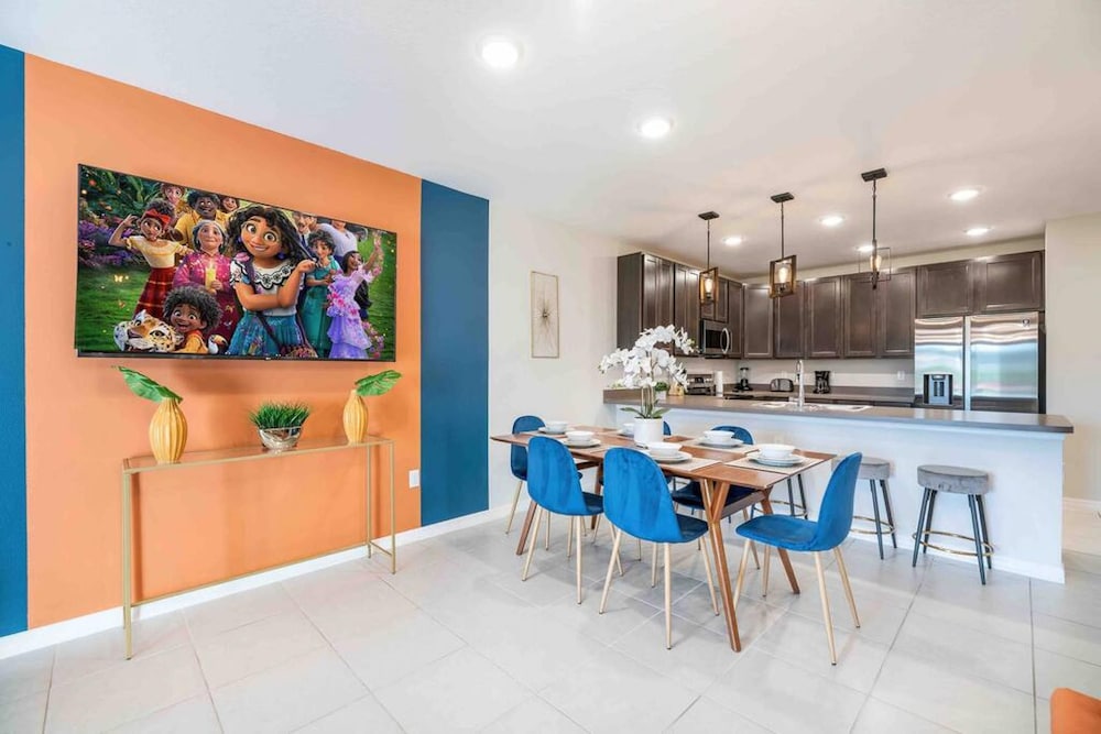 Designer Decorated-3 Bedroom Near Disney