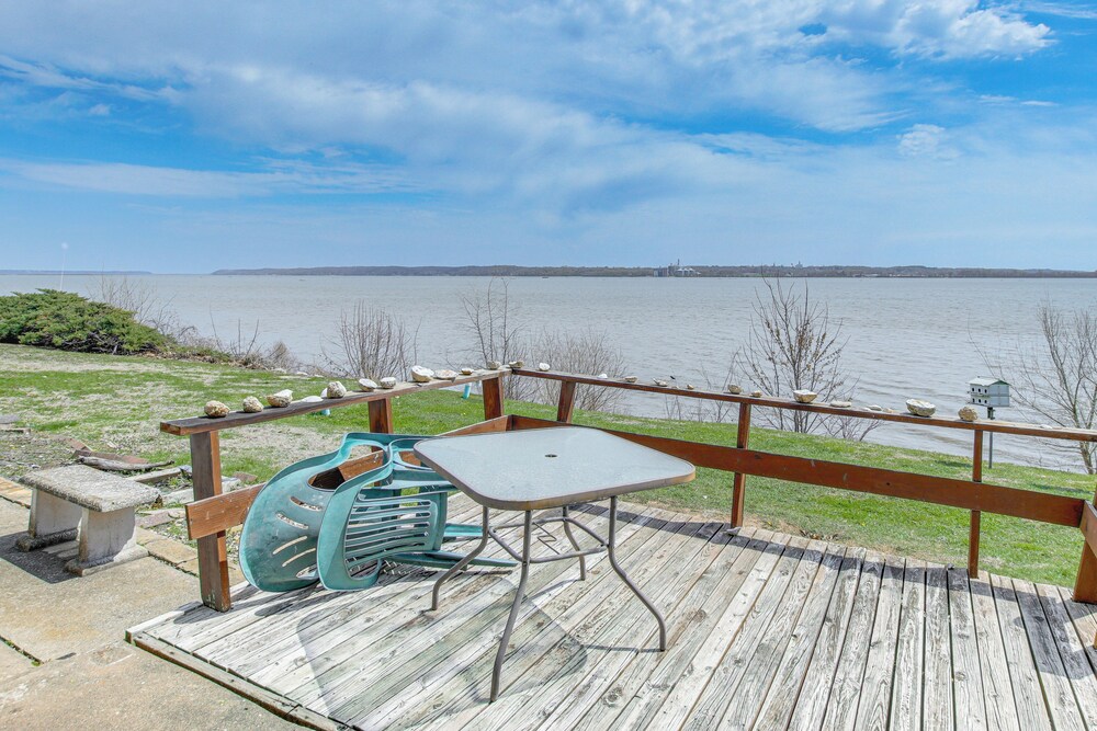 Riverfront Gem w/ Kayaks & Yard in Montrose!