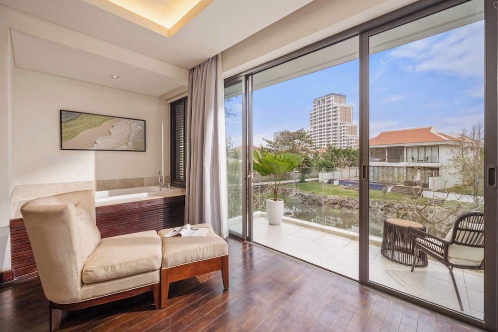 Ocean Villa Da Nang 4BR 5 Beds, Private Pool and Kitchen