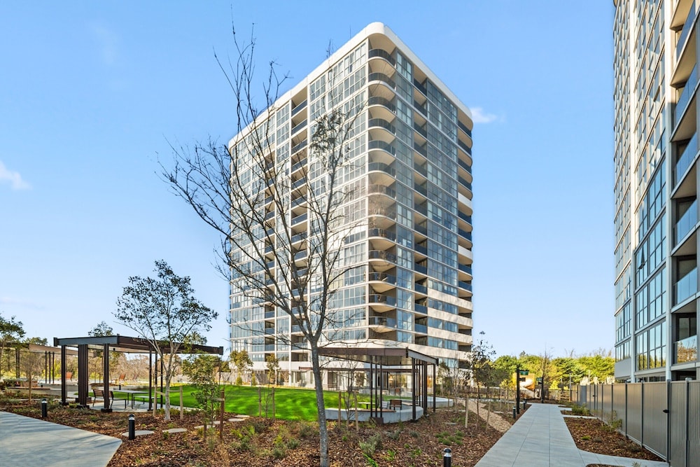 Apartment With Gym and Indoor Pool Access