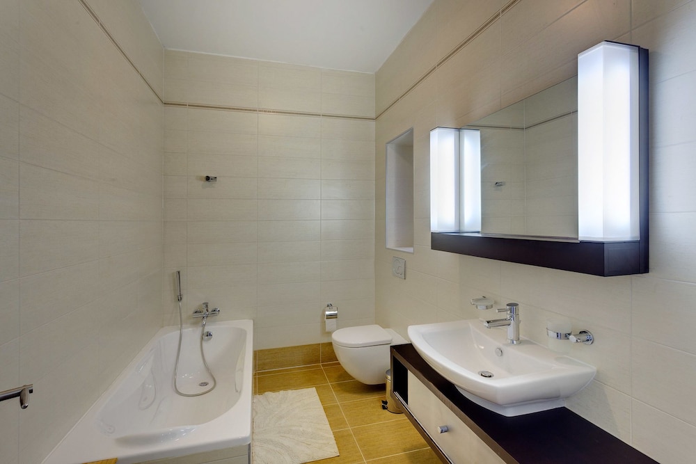 Ocean Front LUX Apartment inc Pool, Upmarket Area