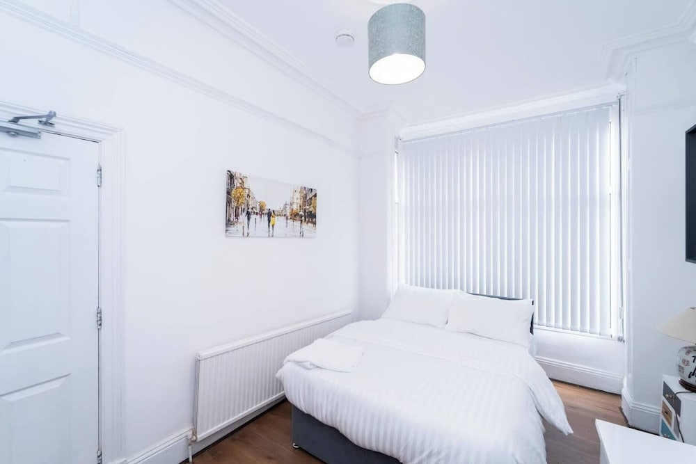 Charming Victorian Home in Heart of Leicester