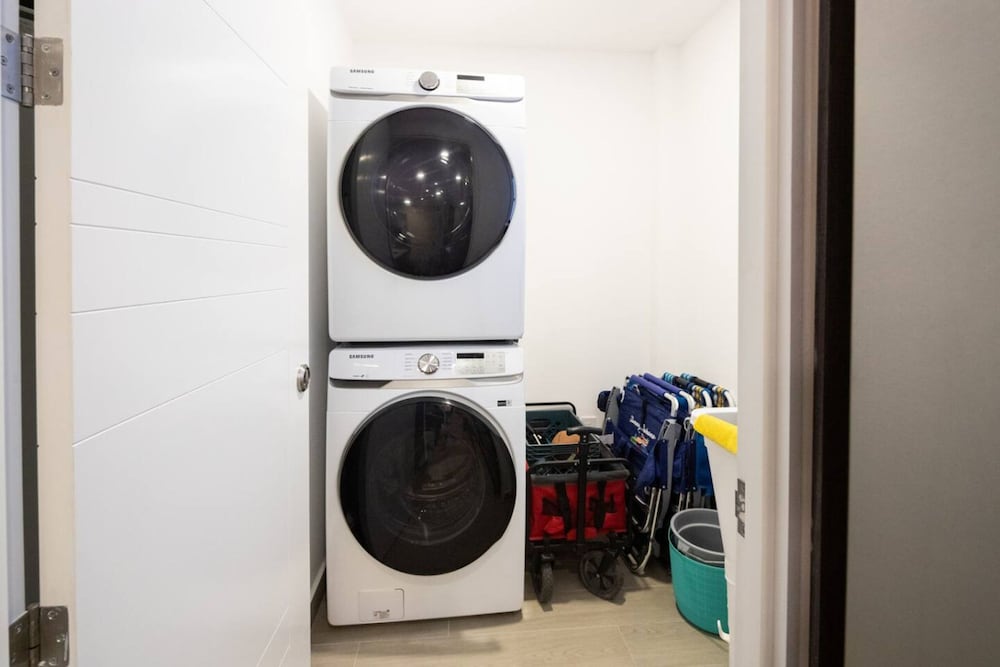 Beachy Condo - 2BR 2B