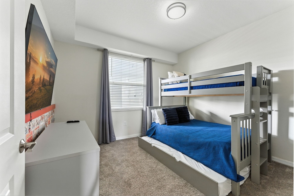 Elegant 2BR in Storey Lake Top Location