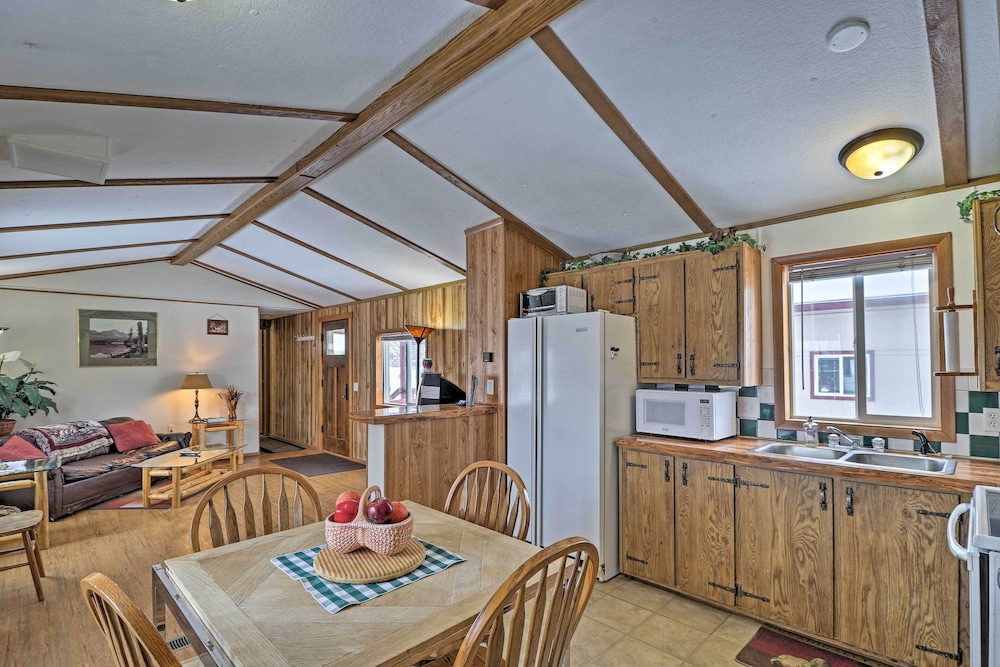 Columbia Falls Home ~ 22 Mi to Glacier Natl Park! view 3