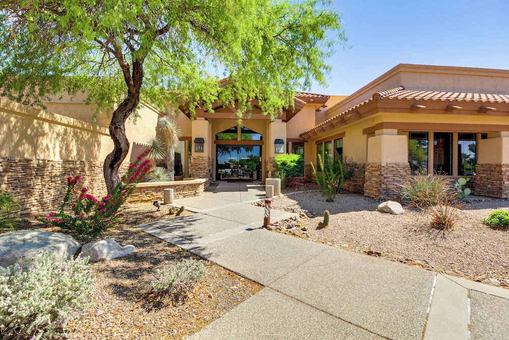Newly Renovated Home w/ Pool Access in Tucson!
