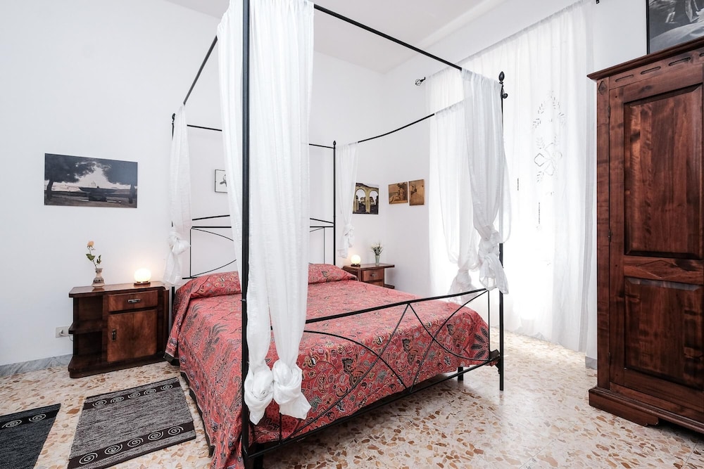 Domus Linda in Roma With 1 Bedrooms and 1 Bathrooms
