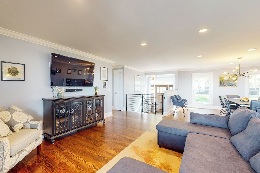 3 BR Home: Dog Friendly w/ Scenic Views & Pool