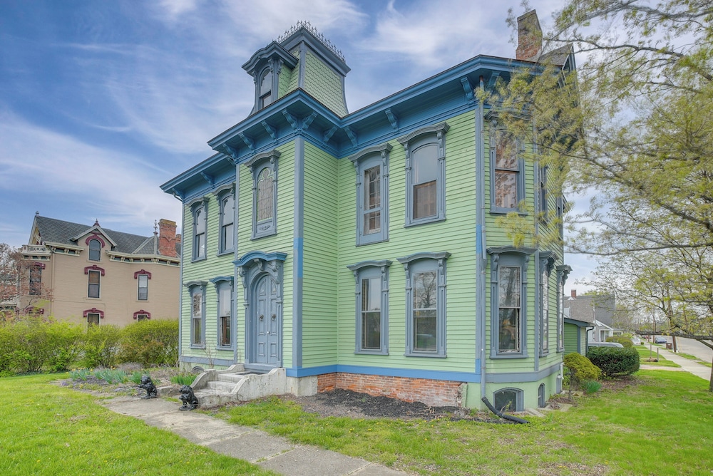 Family Home Near Franklin Historic District