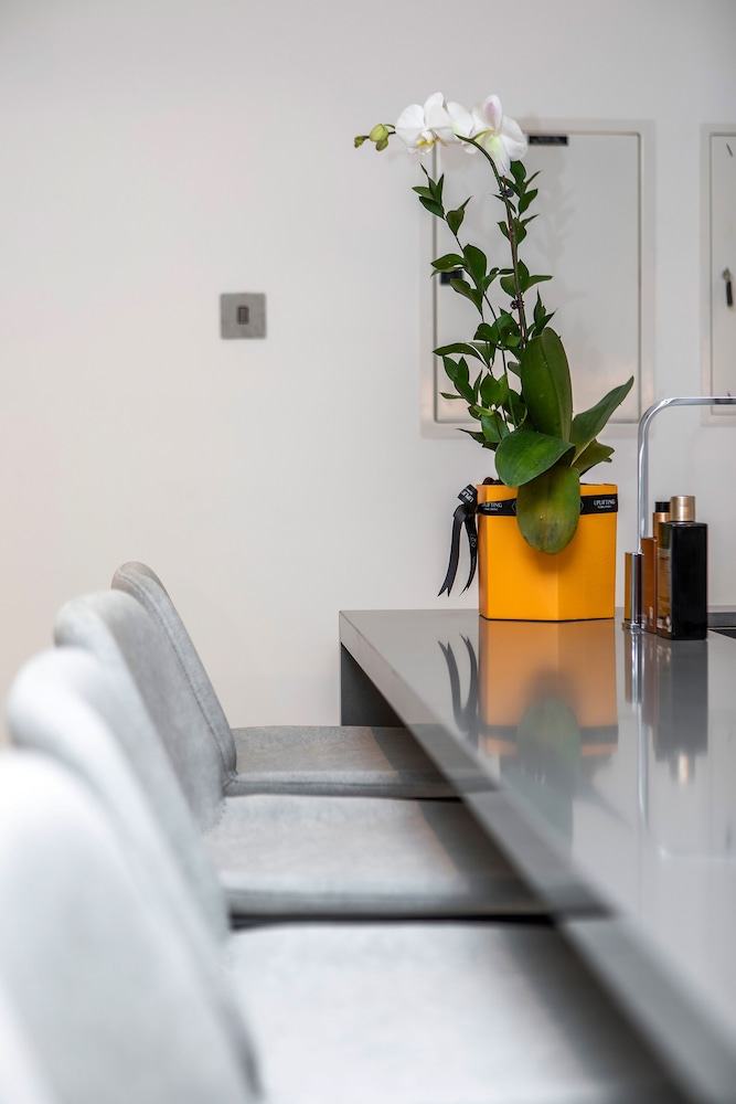 New cozy 1BR in Business Bay