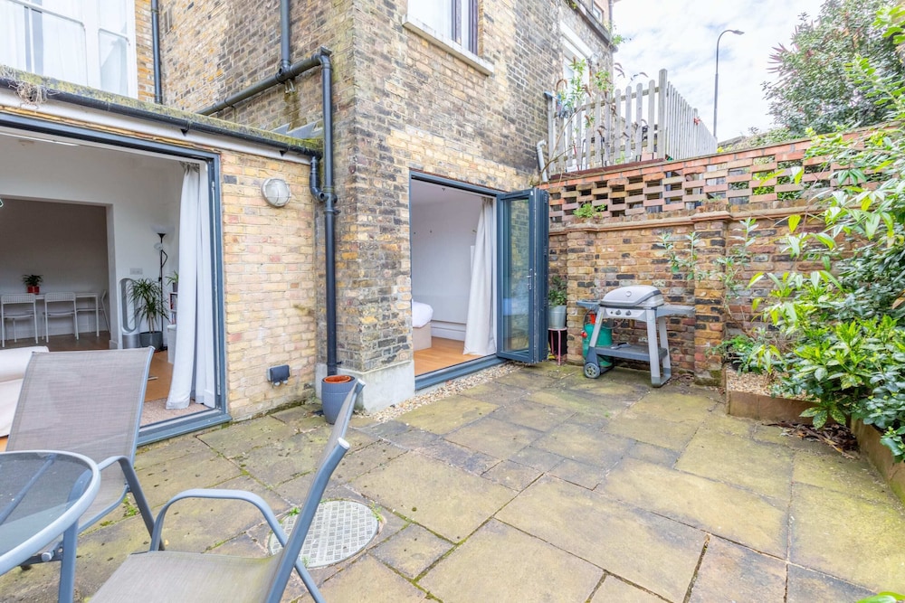 Homely 2BD Flat W/private Patio Near Maida Vale!